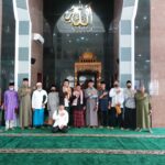 Kapolda Sumsel Serta Jajaran Melakukan Solat Idulfitri dimasjid Al-Aman Komplek Pakri Palembang